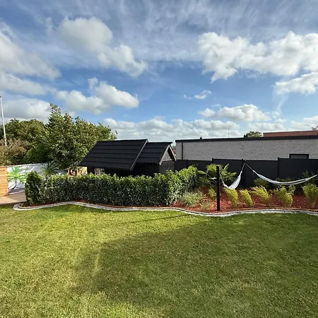 Happy Mermaid Garden Camping *